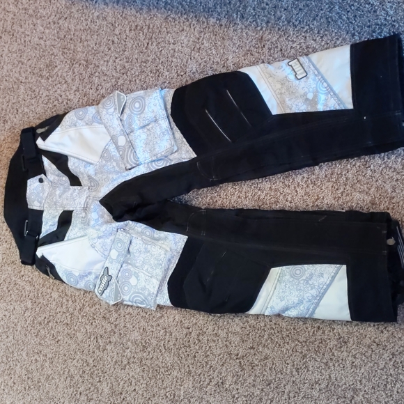 Snowpants - Picture 3 of 3